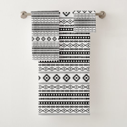 Aztec Black op White Mixed Motifs Sml Pattern Bad Handdoek (Insitu)