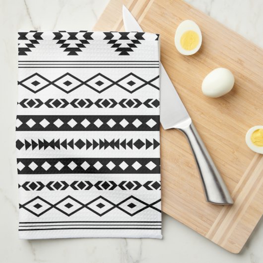 Aztec Black op White Mixed Motifs (V) Pattern Theedoek (Quarter Fold)