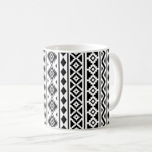 Aztec Essence Verticale Ptn II Black op wit Koffiemok (Voorkant rechts)