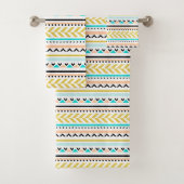 Aztec geïnspireerd goudblauw roze geometrisch patr bad handdoek (Insitu)