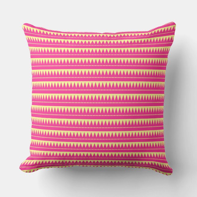Aztec Mountains - Hot Pink op Chalk Yellow Kussen (Voorkant)