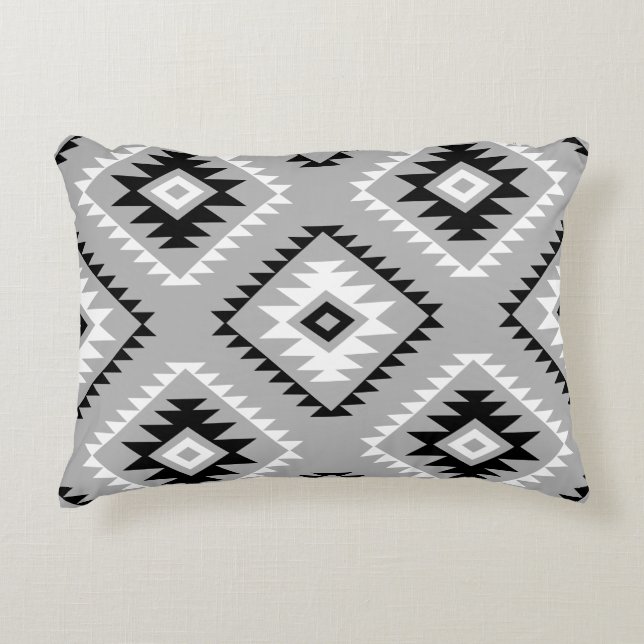 Aztec stijl motief groot patroon zwart wit grijs accent kussen (Voorkant)