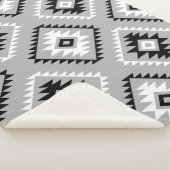 Aztec stijl motief groot patroon zwart wit grijs sherpa deken (3/4)