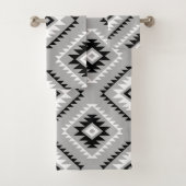 Aztec Style Motif Big Pattern Black White Grey Bad Handdoek (Insitu)