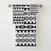 Aztec stylized Pattern II Black op White Bad Handdoek (Insitu)