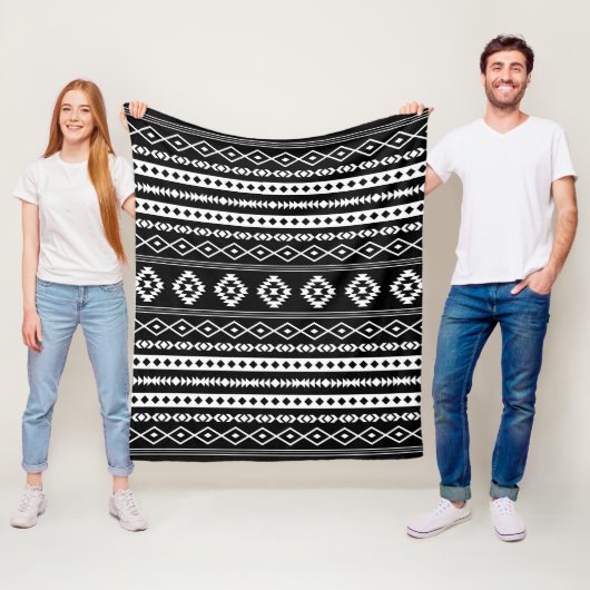 Aztec White op Black Mixed Motifs Pattern Fleece Deken (In situ)