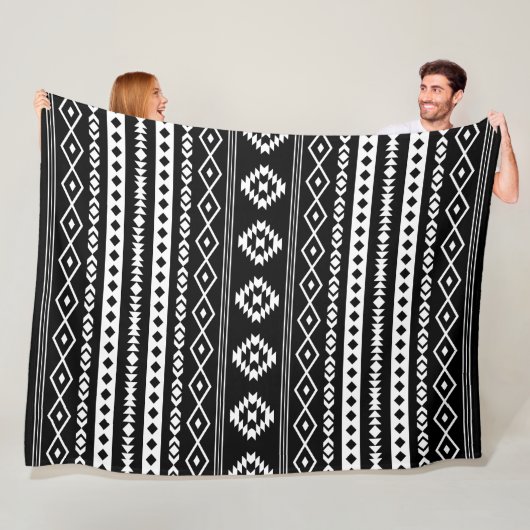 Aztec White op Black Mixed Motifs Pattern Fleece Deken (In situ)