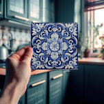 Azulejo Lissabon Patroon Talavera Keramisch Ontwer Tegeltje<br><div class="desc">Indigo Azulejo Blauw Portugees Lissabon decoratieve Talavera keramische tegels zijn een mooie en unieke aanvulling op elk huis. Een hoogwaardig product met een tijdloze esthetiek. De blauwe kleur van de tegels is geïnspireerd op het indigoblauw van de bekende azulejo-tegels van Lissabon en voegt een vleugje geschiedenis en cultuur toe aan...</div>