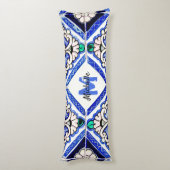 Azulejo Spanish Pattern Tiles Navy White Monogram Lichaamskussen (Achterkant (Verticaal))