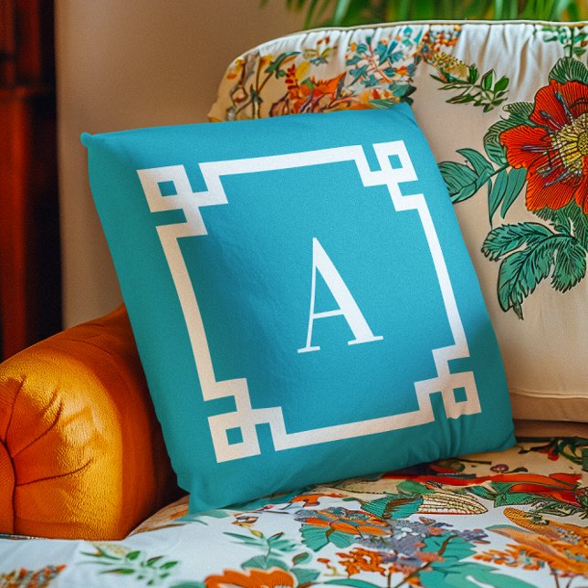 Azurblauwe en witte Griekse Sleutelrand Monogram Kussen (Azure and White Greek Key Border Monogram Outdoor Pillow)