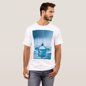 "Azure Elegance - Lichtblauwe waterdruppel op Whi T-shirt (Voorkant volledig)