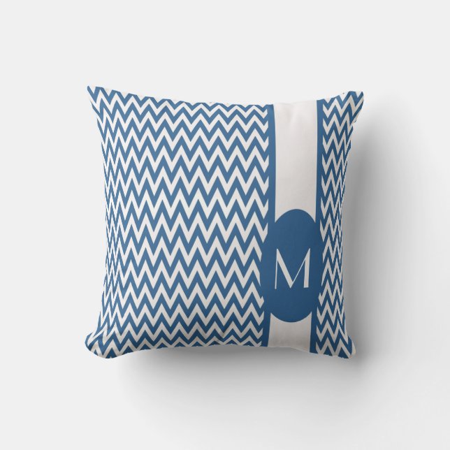 Azure Elegant Chevron Design met monogram Kussen (Voorkant)