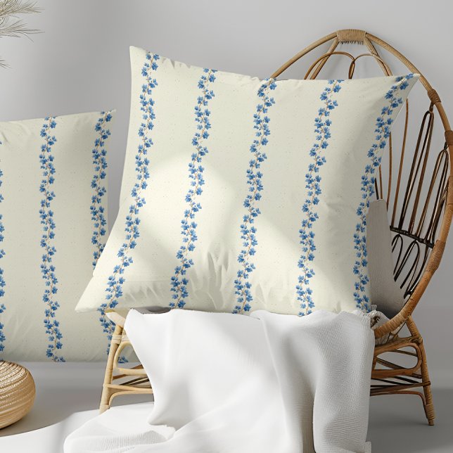 Azure Vine Retreat | Elegante Blauwe Bloem  Kussen (Where delicate blue blooms turn every stay into a timeless retreat)