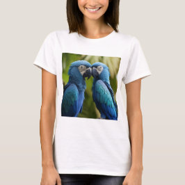 Azure Vlucht: Blauwe Ara  T-shirt
