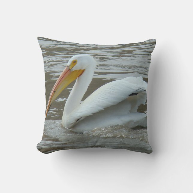 B14 Witte Pelikaan op Modderige Rivier Kussen (Voorkant)