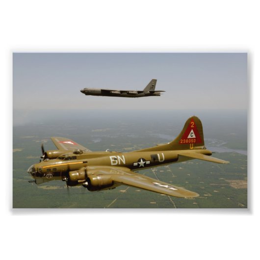 B17G- en B52H-komkommers in de vlucht Foto Afdruk (Voorkant)