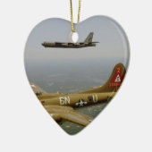 B17G- en B52H-komkommers in de vlucht Keramisch Ornament (Links)