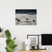 B47 Canadese Ganzen Boven Bevroren Rivier Poster (Thuiskantoor)