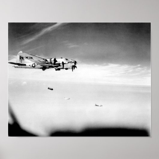 B-17 Flying Fortress Drupping Bombs Poster (Voorkant)