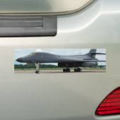 B-1B Lancer Bomber op aarde Bumpersticker (Op auto)