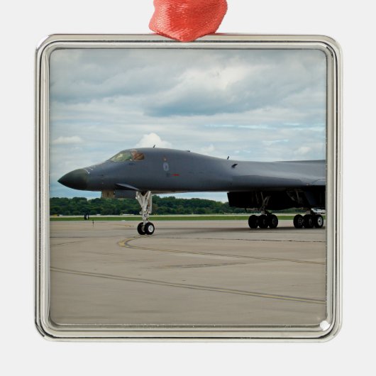 B-1B Lancer Bomber op aarde Metalen Ornament (Voorkant)