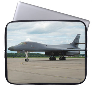 B-1B Lancer-bommenwerper op de grond Laptop Sleeve