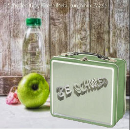 B. getraind - grijs-wit