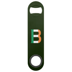 B Monogram overlay op Ierse vlag bocnt Speed Flessenopener