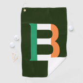 B Monogram overlay op Ierse vlag gtcnt Golfhanddoek (Insitu)