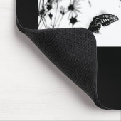 B / W Butterfly op een bloem Muismat (Hoek)