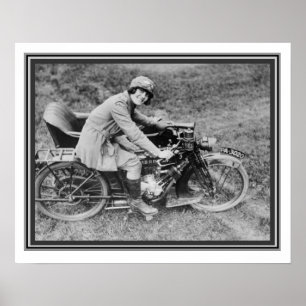 B & W-fotomeisje op motorfiets 16 x 20 Poster