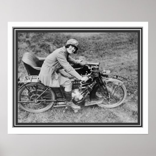  B & W-fotomeisje op motorfiets 16 x 20 Poster (Voorkant)
