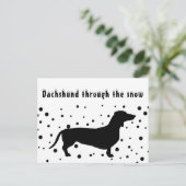 B&W Funny | Dachshund door sneeuw | Feestdagenkaart (Staand voorkant)