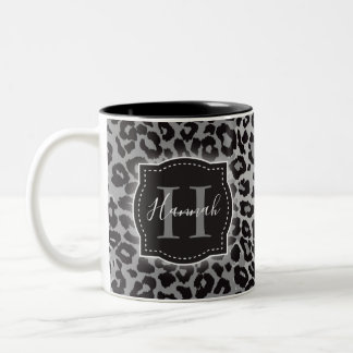 B & W-luipaard met aangepaste monogram en naam Tweekleurige Koffiemok