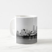 B&W-Mok meer Skyline (Cleveland OH) Koffiemok (Voorkant links)