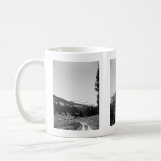 B & W Mountains 11 oz Mok