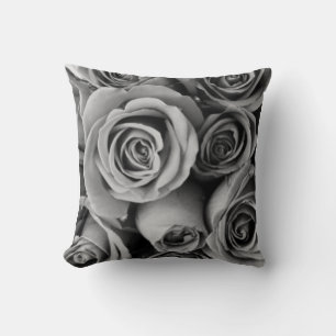 B&W Rose Bouquet Sierkussen