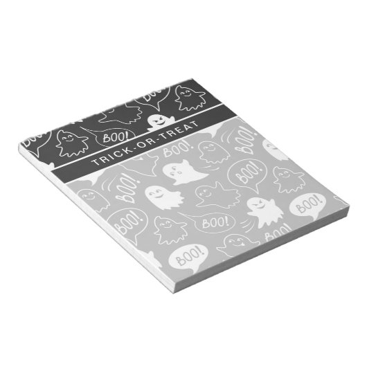 B&W Schattigee Doodle Halloween Patroon Notitieblok (Schuin)