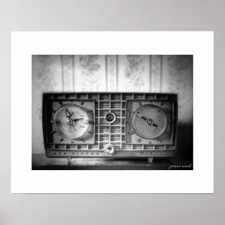 B&W Vintage Klokradio Poster Print