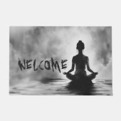 B&W Yoga Meditatie Instructeur Lotus Pose Welkom Deurmat (Voorkant)