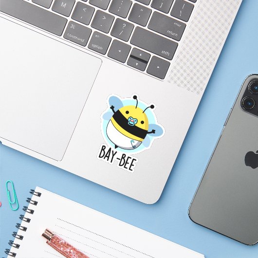 Baai-bijen Funny Baby Bee Pun Sticker (Laptop met iPhone)