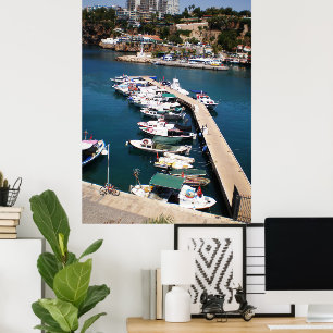 Baai met cruiseschepen in de oude stad van Antalya Poster