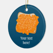 Baakbonen op geroosterd stuk brood - jouw tekst keramisch ornament (Links)