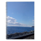 baan langs de kusten onder de blauwe lucht notitieboek (Voorkant)