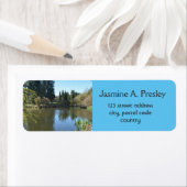 Baanbrekend watervijver voor de veertuin etiket (Insitu)