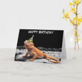 Baardagaam met verjaardagsverjaardag pet kaart (Gele Bloem)