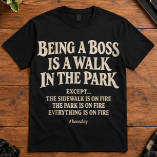 Baas Dag Als Baas Wandelen In Park Op Vuur Kunst T-shirt