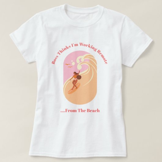 Baas denkt dat ik op afstand werk... van het stran t-shirt (Design voorkant)