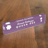 Baas QUEEN BEE Paars met White Flowers V06 Naambordje (Zijkant)