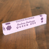 Baas QUEEN BEE Roze met paarse bloemen V02 Naambordje (Zijkant)